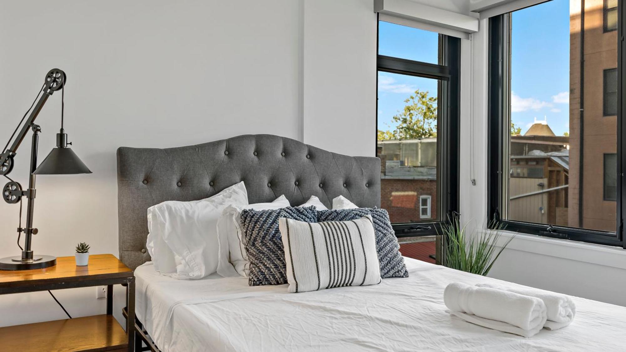 Pure Voyage Shaw Aparthotel วอชิงตัน ภายนอก รูปภาพ