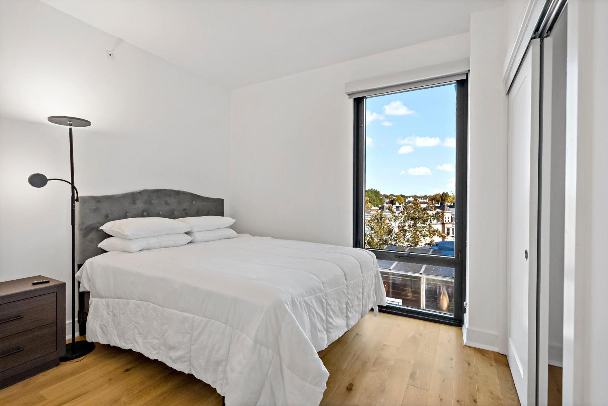 Pure Voyage Shaw Aparthotel วอชิงตัน ภายนอก รูปภาพ