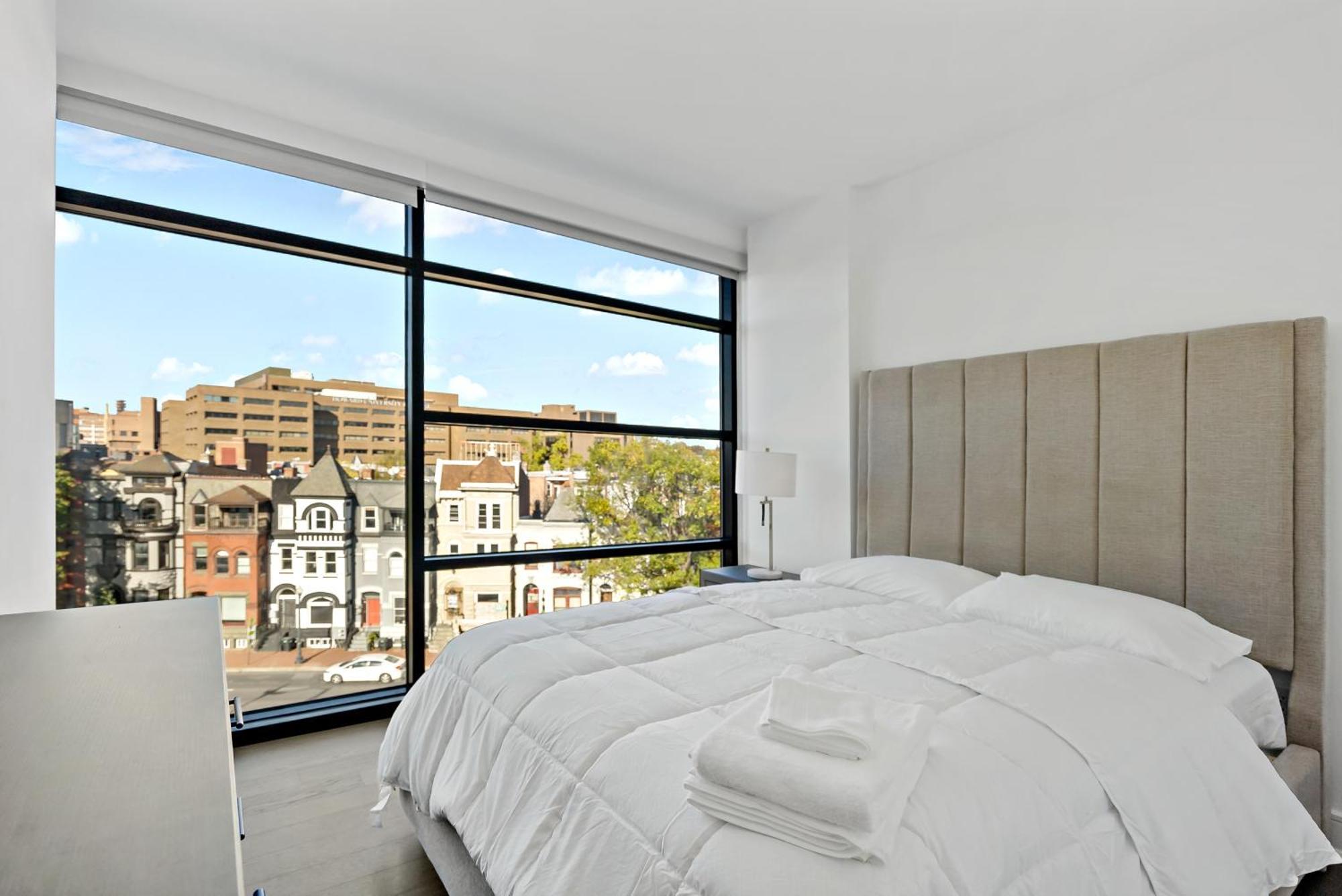 Pure Voyage Shaw Aparthotel วอชิงตัน ภายนอก รูปภาพ